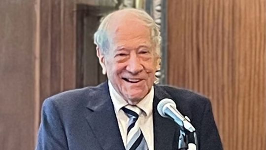 beca-robert-cox-2026-para-el-posgrado-en-periodismo-de-investigacion