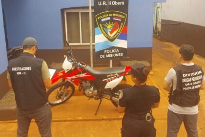 entrego-su-moto-y-dinero-por-un-auto-con-papeles-truchos:-la-policia-logro-recuperarla