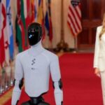 melania-trump-presento-a-figure-03-en-la-casa-blanca-y-marco-el-debut-de-la-robotica-humanoide
