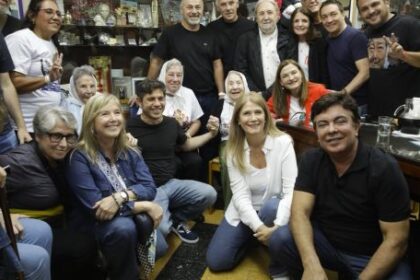fernando-espinoza:-“volvemos-a-decir-nunca-mas-a-la-dictadura-y-a-un-plan-economico-devastador-como-es-hoy-el-de-milei”
