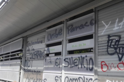 vandalizan-cinco-estaciones-del-mio-en-nueva-marcha-de-estudiantes-de-univalle:-el-dia-anterior-habia-sido-danada-otra-estacion-en-el-sur-de-cali