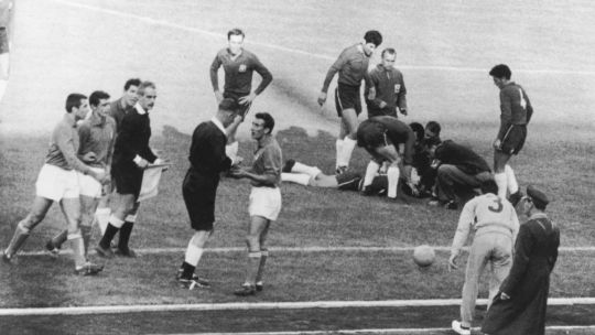 chile-vs.-italia-1962:-cronica-de-la-batalla-de-santiago-y-el-arbitraje-de-ken-aston