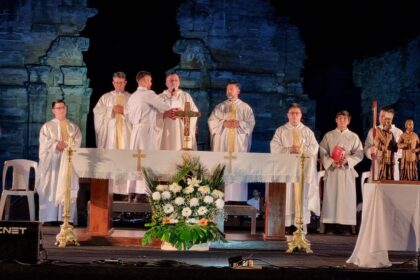 con-la-actuacion-estelar-del-chango-spasiuk,-misiones-invita-a-celebrar-la-semana-santa-en-los-conjuntos-jesuiticos-“con-fe,-respeto-y-union”