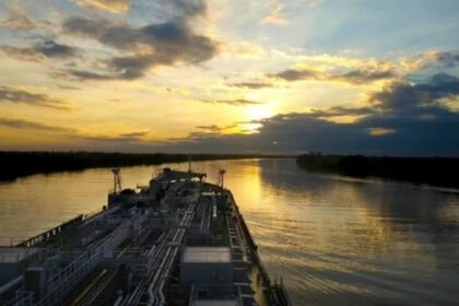 empresas-de-estados-unidos-buscan-ingresar-al-negocio-de-la-hidrovia-parana-paraguay-y-crece-la-disputa-en-una-licitacion-clave