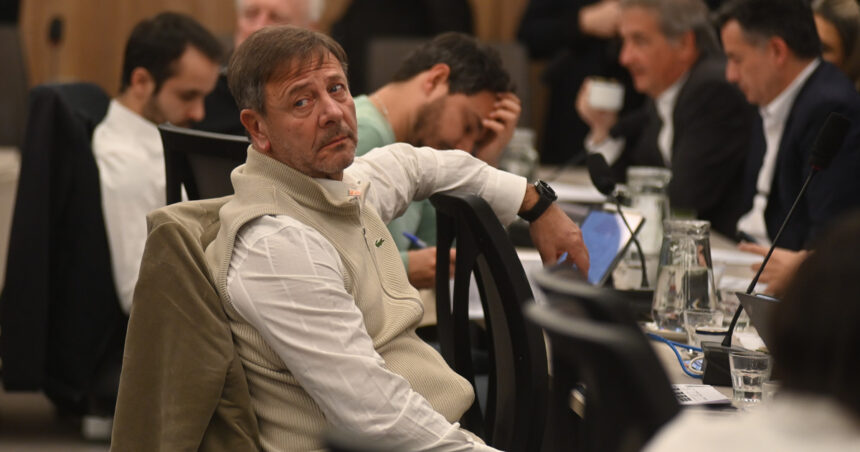 “adorni-deberia-dar-un-paso-al-costado”:-el-diputado-zago-dijo-que-su-situacion-es-un-bochorno-y-lo-cuestiono-por-“tomar-las-mismas-costumbres-que-critico”