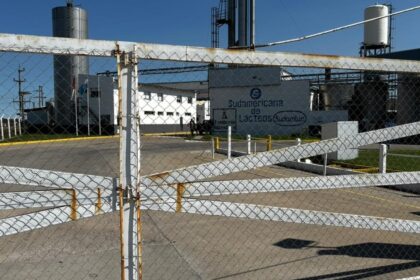 otra-industria-lactea-en-problemas:-denuncian-que-debe-sueldos-y-la-fabrica-esta-totalmente-paralizada
