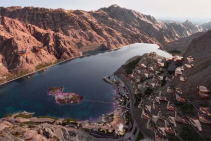 trojena-lake:-arabia-saudita-construye-un-lago-artificial-a-2.600-metros-de-altura-en-pleno-desierto