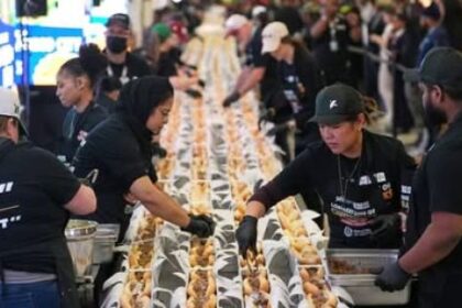 reparten-366-metros-de-sandwiches-de-carne