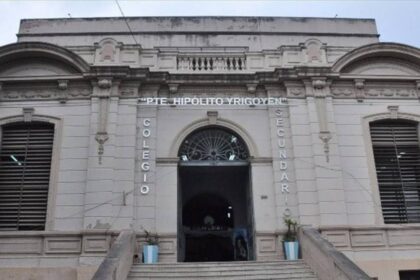 corrientes:-denuncian-que-un-alumno-amenazo-a-sus-companeras-con-un-cuchillo-a-la-salida-de-la-escuela
