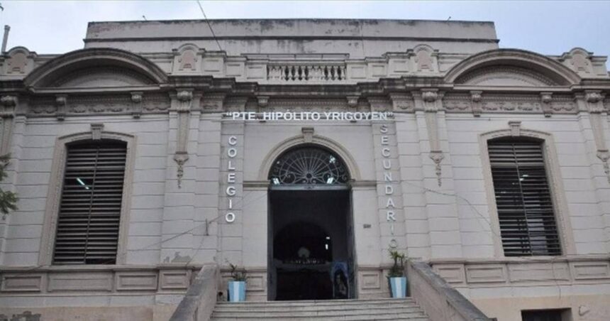 corrientes:-denuncian-que-un-alumno-amenazo-a-sus-companeras-con-un-cuchillo-a-la-salida-de-la-escuela