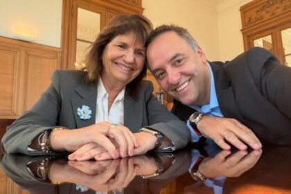 respaldo-politico-en-su-peor-momento:-adorni-recibe-a-bullrich,-santilli-y-pettovello-antes-de-compartir-un-acto-con-milei