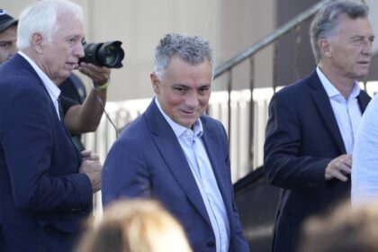 se-calienta-la-interna-en-el-gobierno:-karina-milei-impulsa-a-sebastian-pareja-para-la-bicameral-de-inteligencia