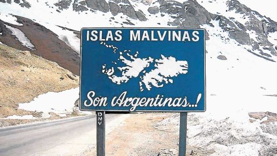 las-malvinas-son-argentinas:-los-5-argumentos-juridicos-e-historicos-irrefutables-que-sostienen-el-reclamo-de-soberania