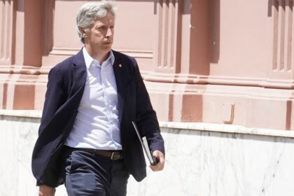 en-medio-de-la-baja-del-dolar,-el-central-anuncio-que-liberara-pesos-de-los-encajes-de-los-bancos-para-darles-mas-liquidez