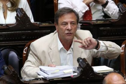 zago-pidio-la-renuncia-de-adorni:-“tiene-que-dar-un-paso-al-costado-y-no-perjudicar-al-gobierno”