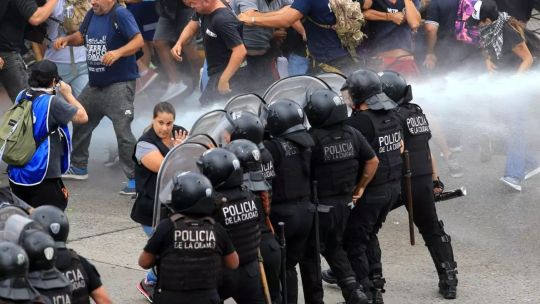 la-protesta-es-prioridad:-la-fiscalia-dictamino-que-el-protocolo-antipiquetes-oficial-es-inconstitucional