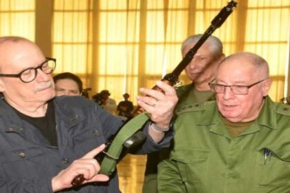 silvio-rodriguez:-“el-mundo-esta-dirigido-por-un-regimen-autoritario,-belicista-y-ladron”
