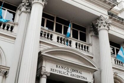 el-banco-central-baja-los-encajes-bancarios-desde-abril-para-impulsar-el-credito-y-la-actividad