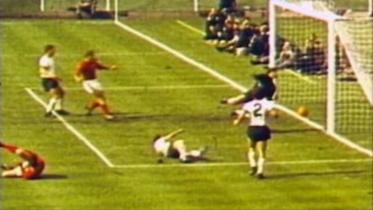 el-mundial-1966-y-la-sombra-del-gol-fantasma:-la-final-que-marco-la-historia-entre-alemania-e-inglaterra