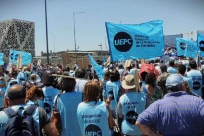 asi-es-la-tercera-oferta-de-llaryora-a-los-docentes:-aumento-del-10,3%,-retroactivo-de-$-313.000-y-actualizacion-por-inflacion-hasta-enero