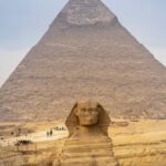 investigadores-identificaron-una-anomalia-geologica-con-forma-de-esfinge-y-una-red-de-tuneles-ocultos-bajo-las-piramides-de-egipto
