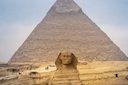 investigadores-identificaron-una-anomalia-geologica-con-forma-de-esfinge-y-una-red-de-tuneles-ocultos-bajo-las-piramides-de-egipto