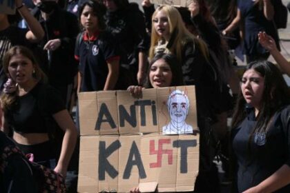 estudiantes-en-la-calle-y-combustibles-por-las-nubes:-chile-estalla-contra-el-ajuste-de-kast