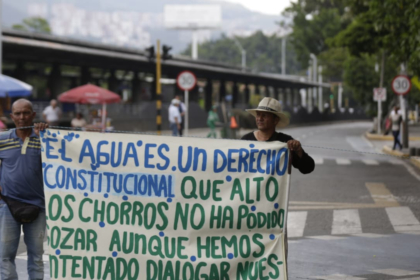 comunidades-bajaron-de-zona-alta-de-la-ladera,-clamando-por-agua-y-bloqueando-el-sector-de-calle-5-en-el-sur-de-cali:-esto-dijeron-en-la-administracion
