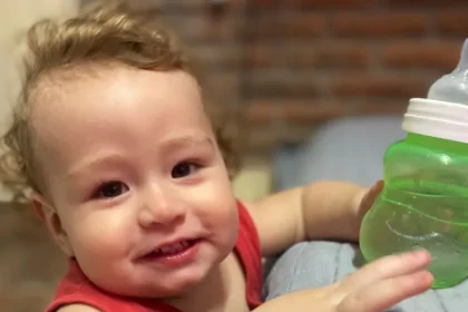 un-bebe-murio-tras-atragantarse-con-una-una-postiza-y-su-mama-denuncia-que-la-familia-paterna-le-impidio-velarlo