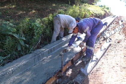 se-realizan-obras-viales-mediante-el-sistema-de-esfuerzo-compartido-e-intervenciones-en-diferentes-barrios-de-obera