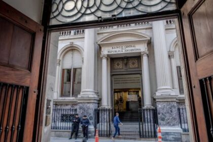 argentina-rating-upgrade-hinges-on-reserve-build-up,-fitch-says