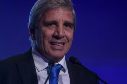 con-nuevos-funcionarios,-caputo-recibio-a-empresas-de-consumo-masivo-y-prometio-“flexibilidad”-a-inversores