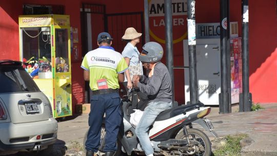 escandalo-en-corrientes:-dio-1,68-de-alcoholemia,-ataco-a-los-inspectores-y-termino-a-los-golpes