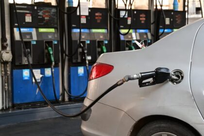 combustibles:-propietario-de-estaciones-de-servicio-atribuyo-la-suba-al-«monopolio-de-ypf»-y-a-los-problemas-de-logistica-por-la-guerra-en-medio-oriente