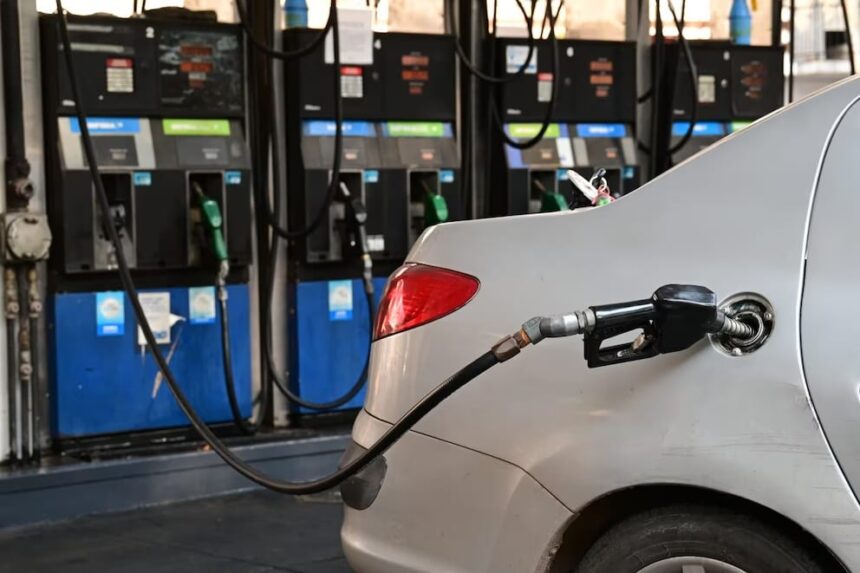 combustibles:-propietario-de-estaciones-de-servicio-atribuyo-la-suba-al-«monopolio-de-ypf»-y-a-los-problemas-de-logistica-por-la-guerra-en-medio-oriente