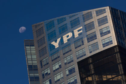breaking:-ypf-case:-us.-court-reverses-us$16-billion-sentence-against-argentina