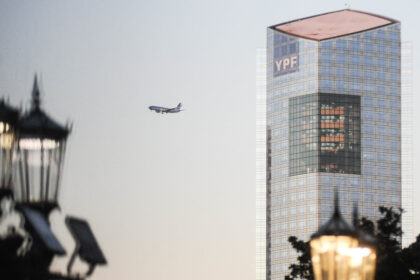 recaudacion,-retenciones-al-agro-y-dolar:-siete-claves-que-explican-por-que-el-fallo-por-ypf-salvo-a-la-argentina-de-un-golpe-demoledor
