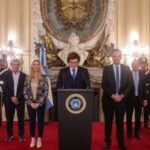 milei-festejo-el-fallo-por-ypf-y-volvio-a-cargar-contra-cristina-y-kicillof:-“expropiar-esta-mal-porque-robar-esta-mal”