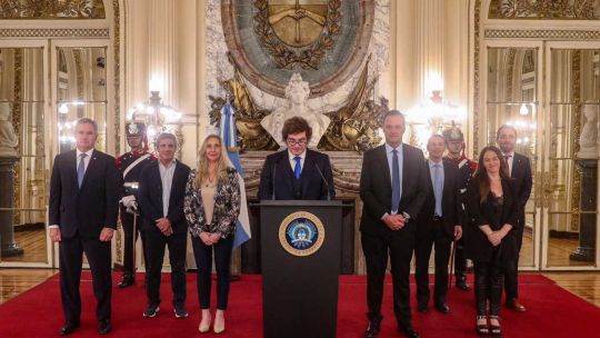 milei-festejo-el-fallo-por-ypf-y-volvio-a-cargar-contra-cristina-y-kicillof:-“expropiar-esta-mal-porque-robar-esta-mal”