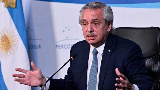 alberto-fernandez-cruzo-a-milei-por-el-fallo-de-ypf:-“’ganamos’,-dijo-el-mosquito”