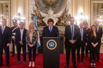 de-la-“aventura-suicida”-kirchnerista-a-“nosotros-simplemente-ganamos”:-el-discurso-completo-de-milei-en-cadena-nacional-por-el-fallo-de-ypf