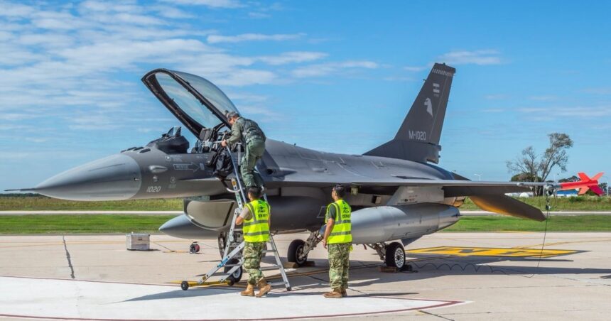 los-f16-se-ponen-en-marcha:-comenzo-el-entrenamiento-de-pilotos-en-la-base-de-rio-cuarto