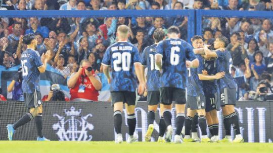 en-vez-de-finalissima,-la-seleccion-tuvo-un-amistoso-con-muy-poco-de-messi-en-cancha