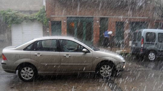 clima-en-ciudad-de-buenos-aires:-sabado-con-tormentas-aisladas,-rafagas-y-un-leve-descenso-termico-en-el-amba