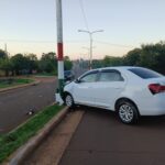 garupa-|-un-automovil-despisto-tras-explotar-un-neumatico,-sin-personas-lesionadas