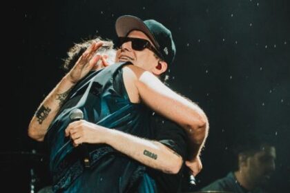 bautismo-de-lluvia,-mistica-y-redencion:-“el-regreso”-de-tan-bionica-a-los-estadios-y-un-abrazo-eterno-con-calamaro-que-sello-la-noche
