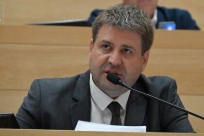 gvozdenovich-pidio-cerrar-los-centros-civicos-y-tenso-la-disputa-con-llaryora-por-el-tamano-del-estado