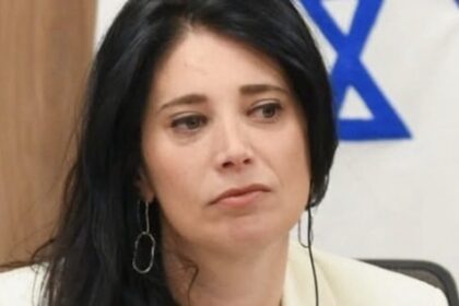 denunciaron-a-sabrina-ajmechet-por-traicion-a-la-patria