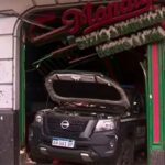 choque-“a-la-piedra”-en-constitucion:-patrullero-a-toda-velocidad-impacto-a-un-colectivo-y-destruyo-una-pizzeria