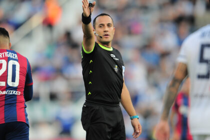 partidos-de-futbol-arreglados:-toviggino-tambien-le-habria-enviado-dinero-a-los-arbitros-espinoza-y-ejarque
